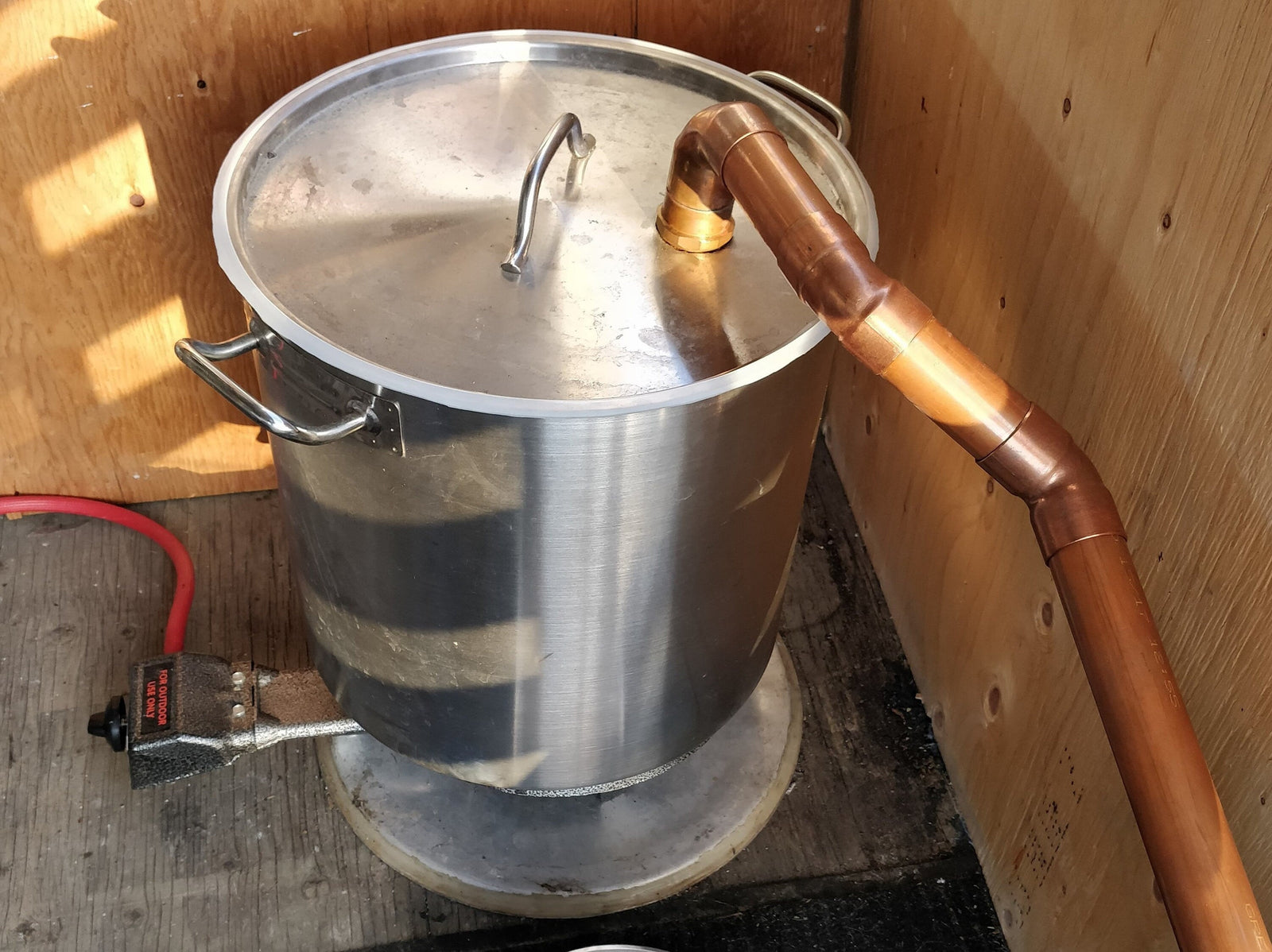 Madagascar Elemi Resin extract.  For Cremes, Salves, Solid perfumes, Cosmetics, Incense and Moustache wax.